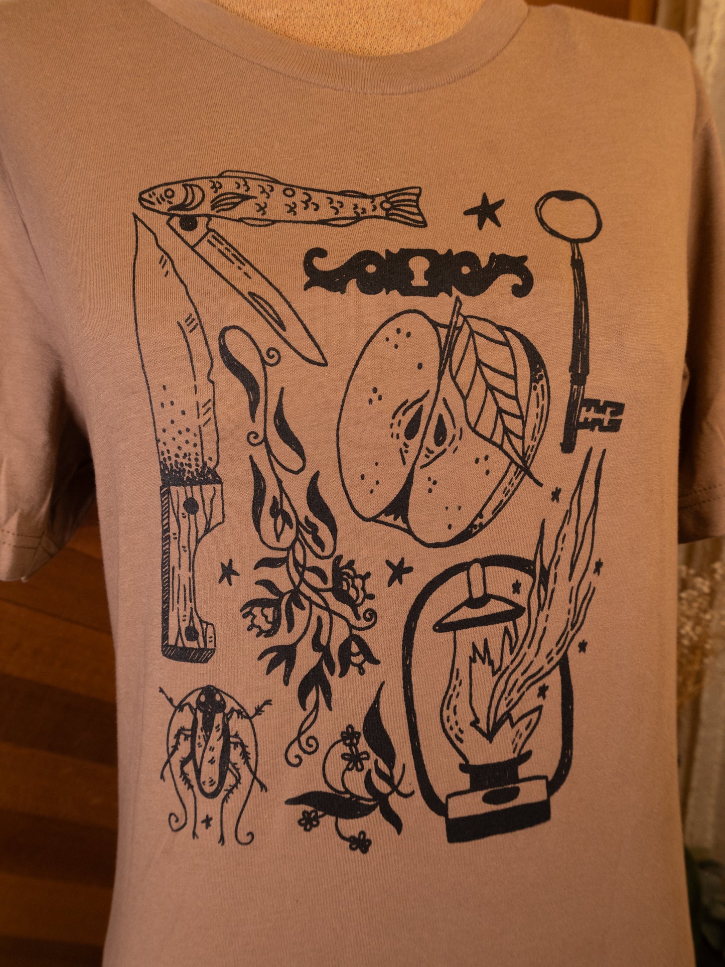 Trinkets T-Shirt in Light Brown
