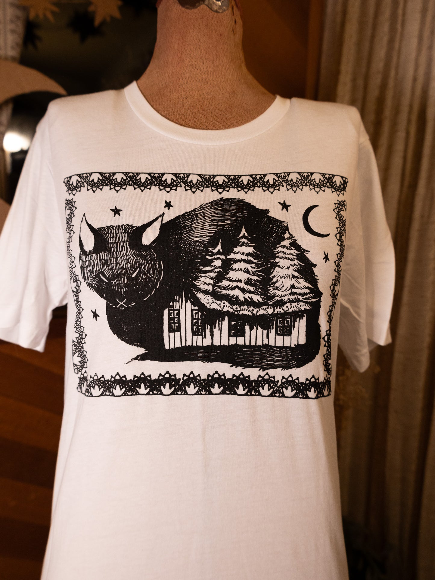 Jólaköttur (Yule Cat) T-Shirt in White