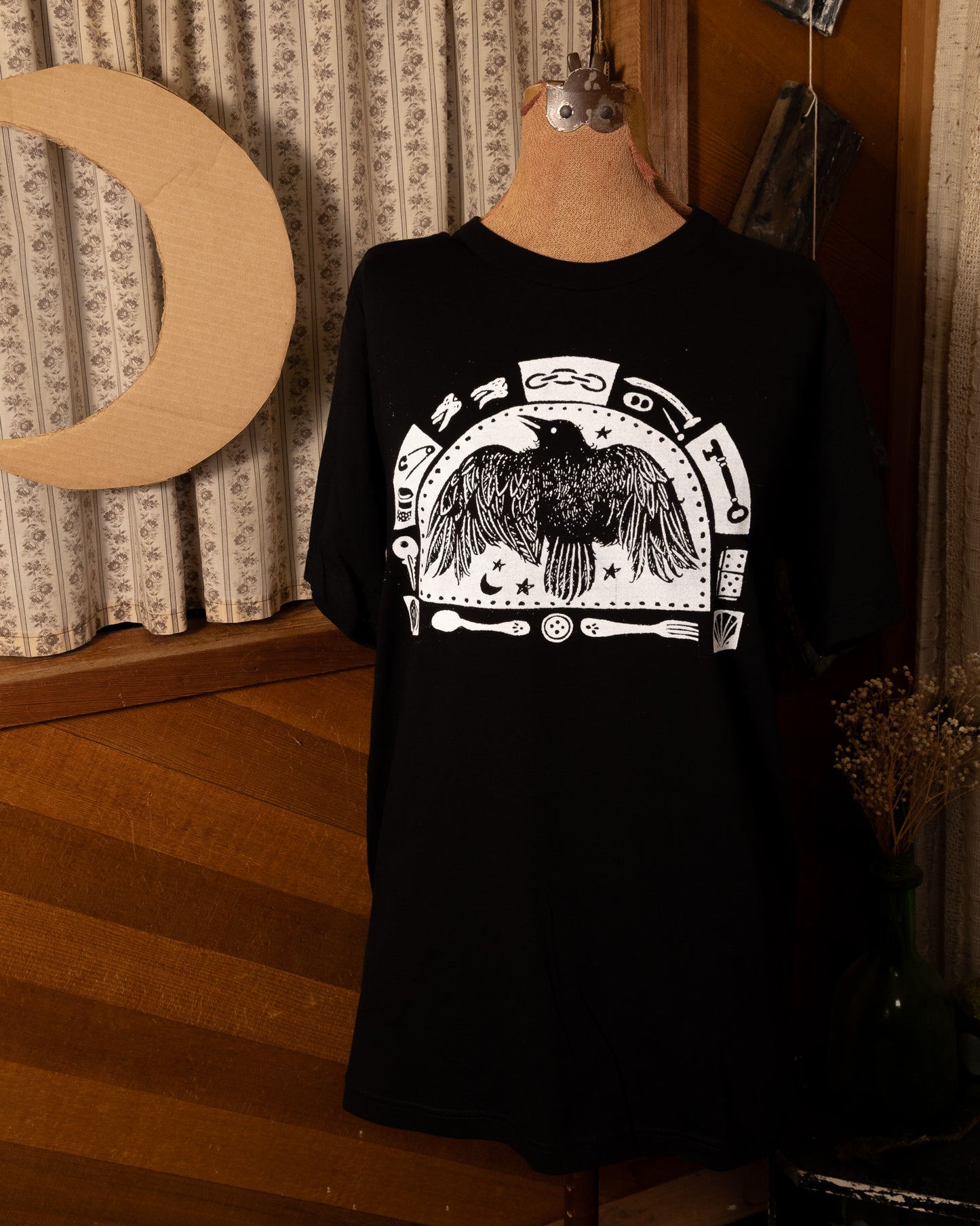 Trinket Crow T-Shirt in Pitch Black