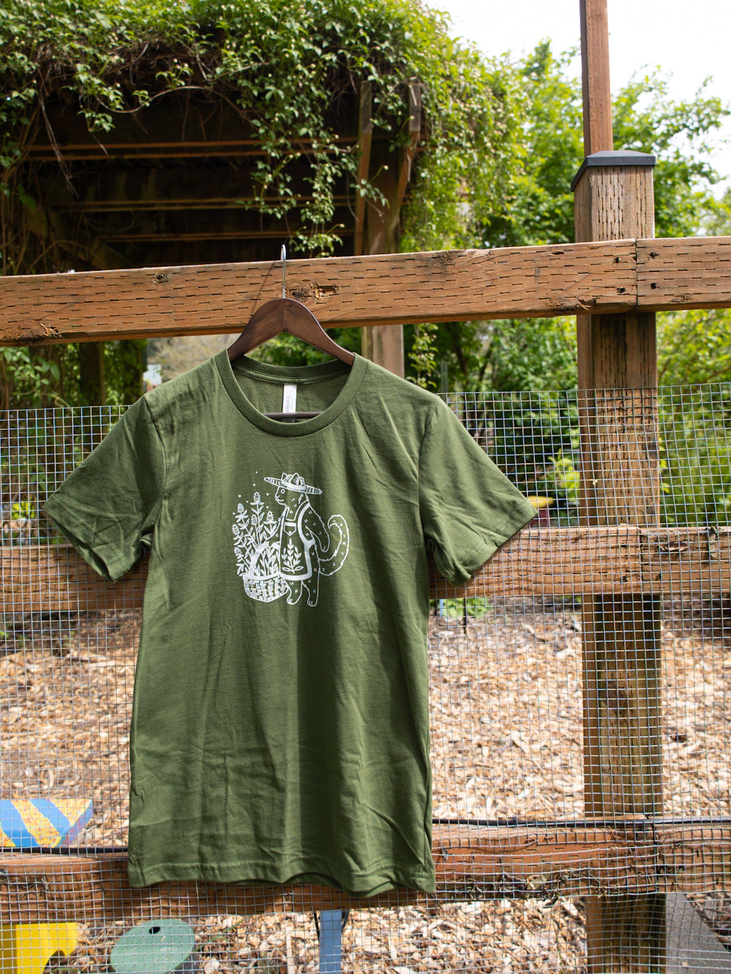 Cat Gardener T-Shirt in Grassy Green