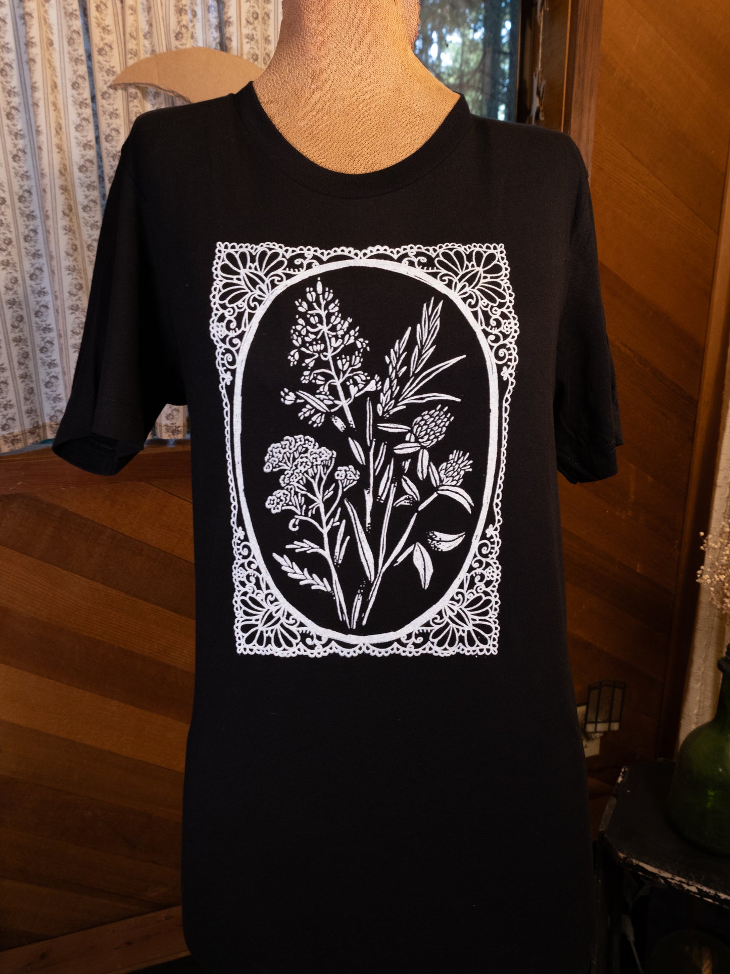 Wild Flowers T-Shirt in Pitch Black