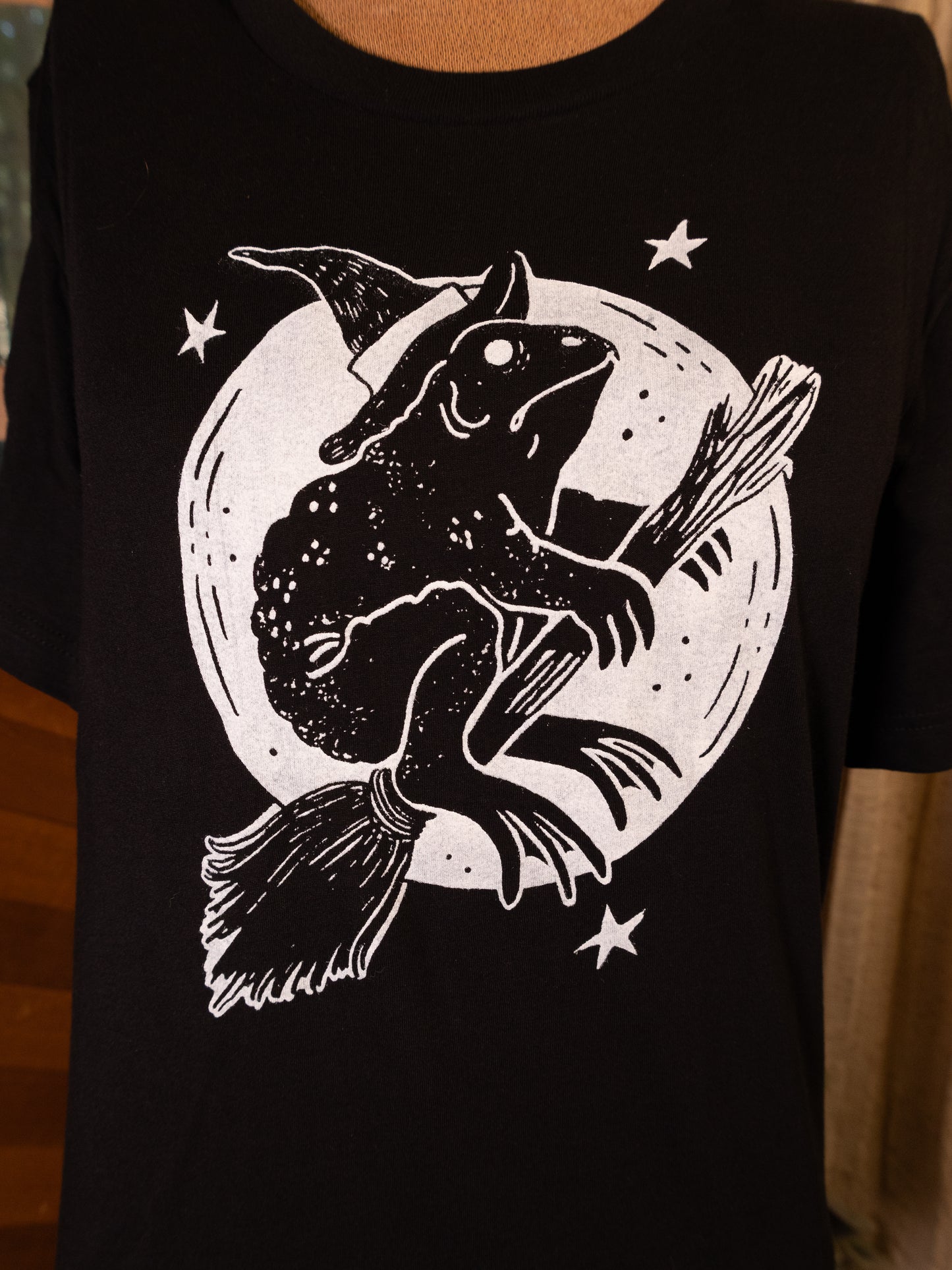 Frog Witch T-Shirt in Pitch Black