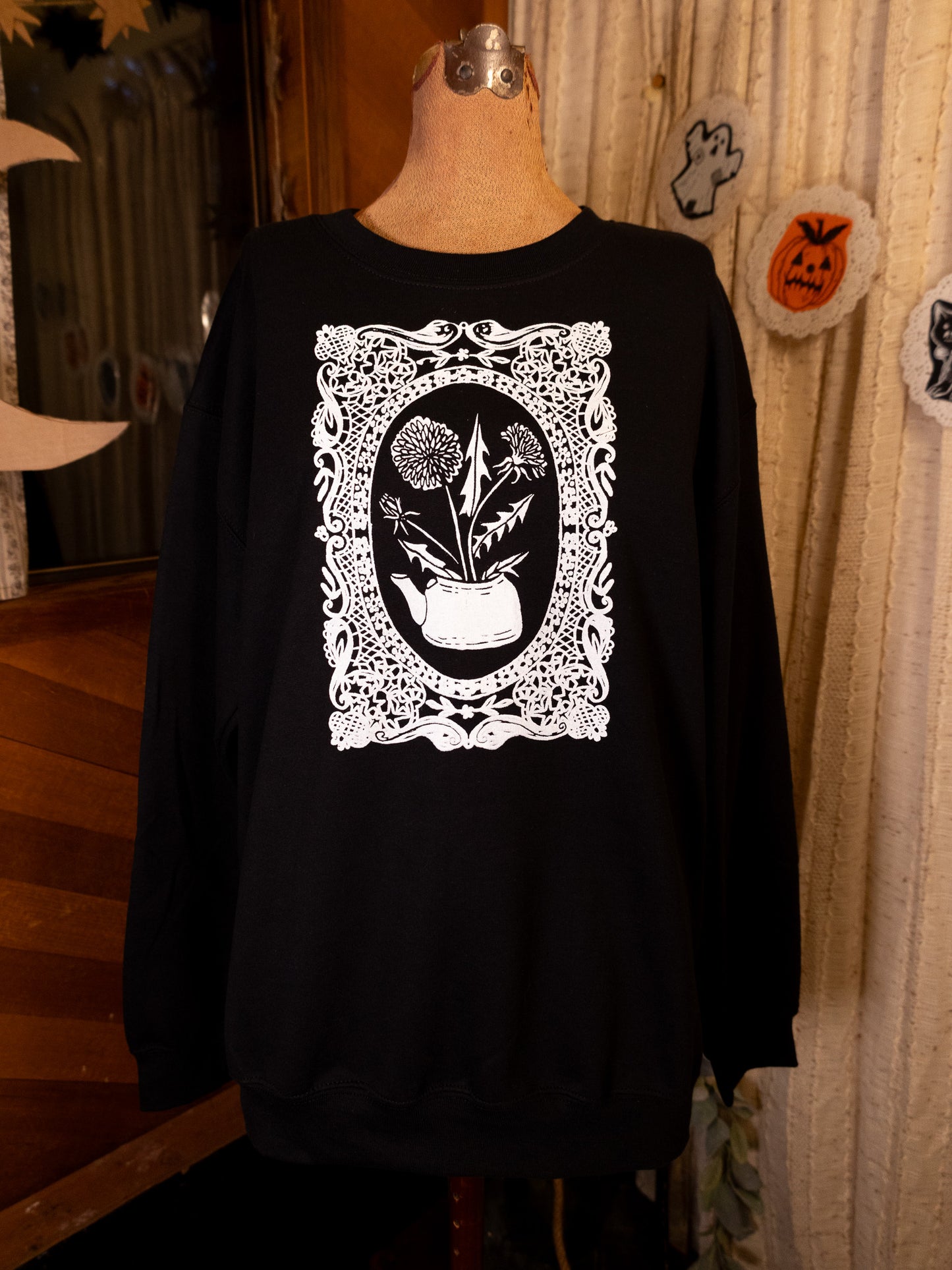 Teapot Crewneck in Pitch Black
