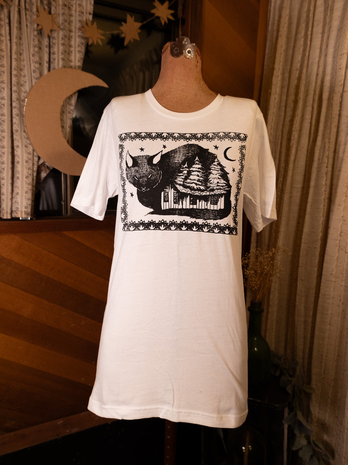 Jólaköttur (Yule Cat) T-Shirt in White
