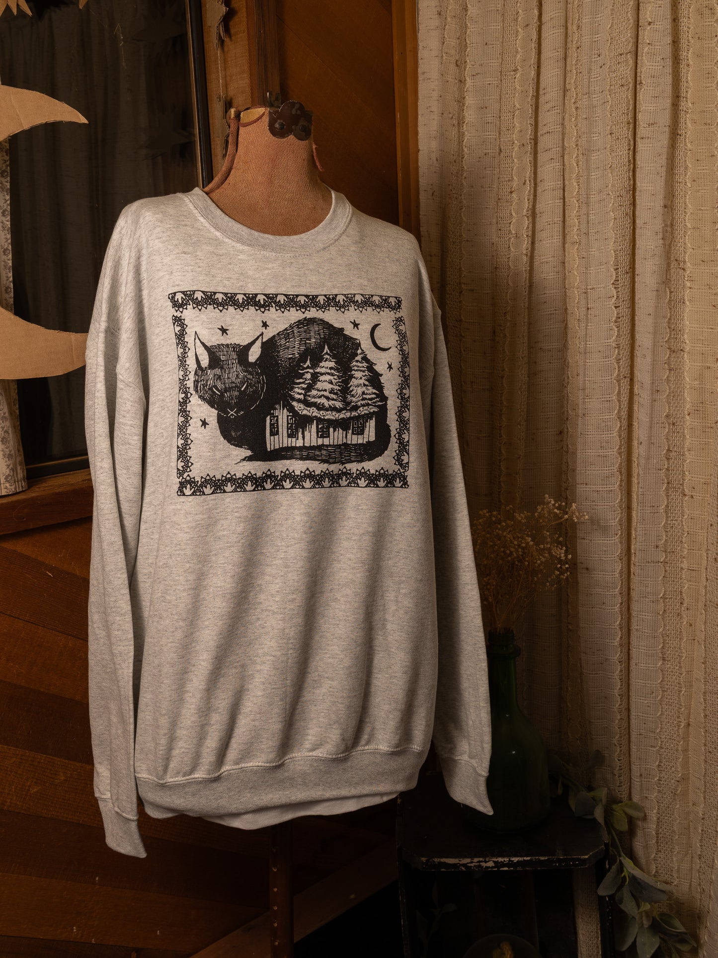 Jólaköttur (Yule Cat) Crewneck in Grey