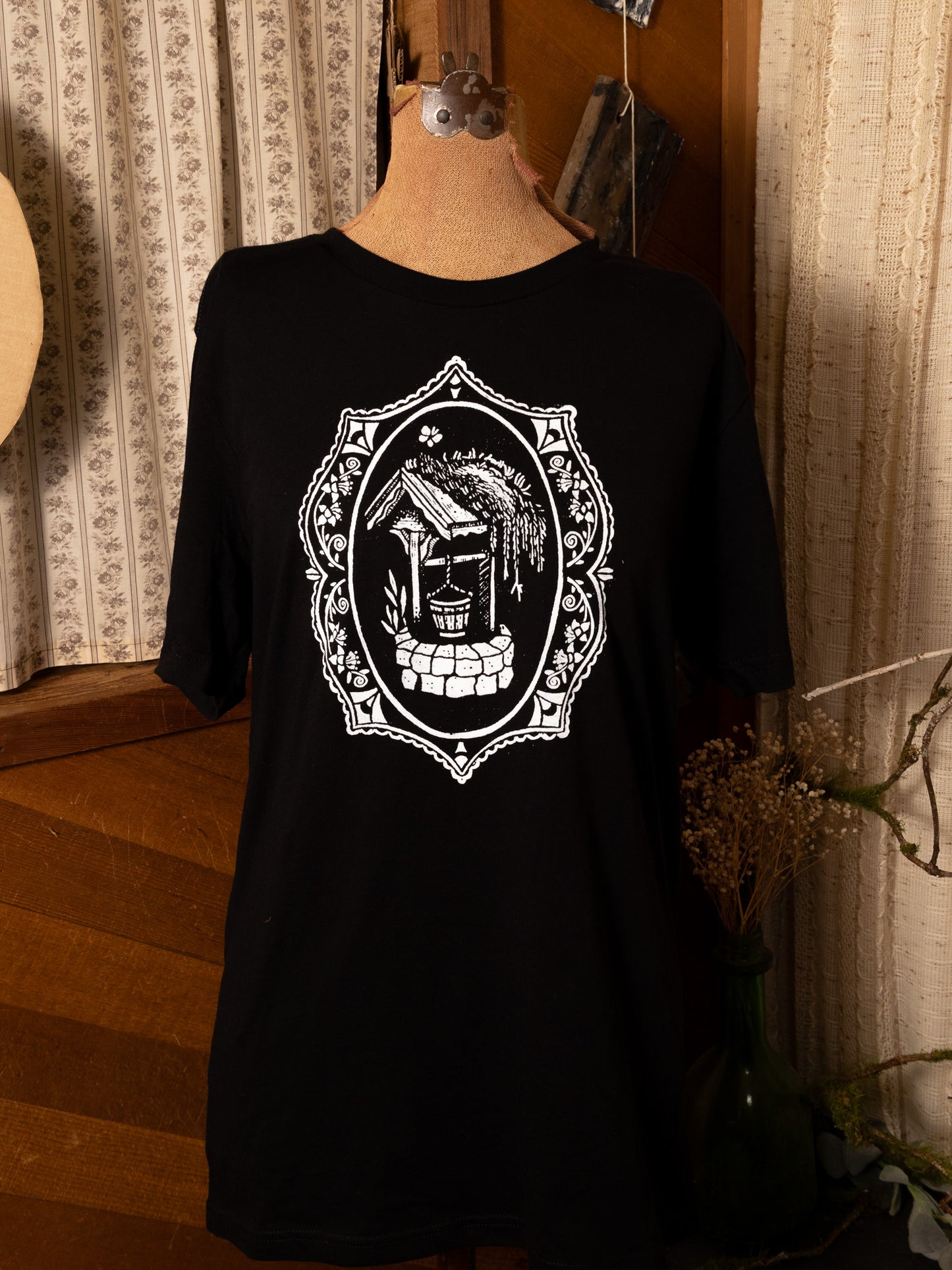 Wishing Well T-Shirt in Pitch Black