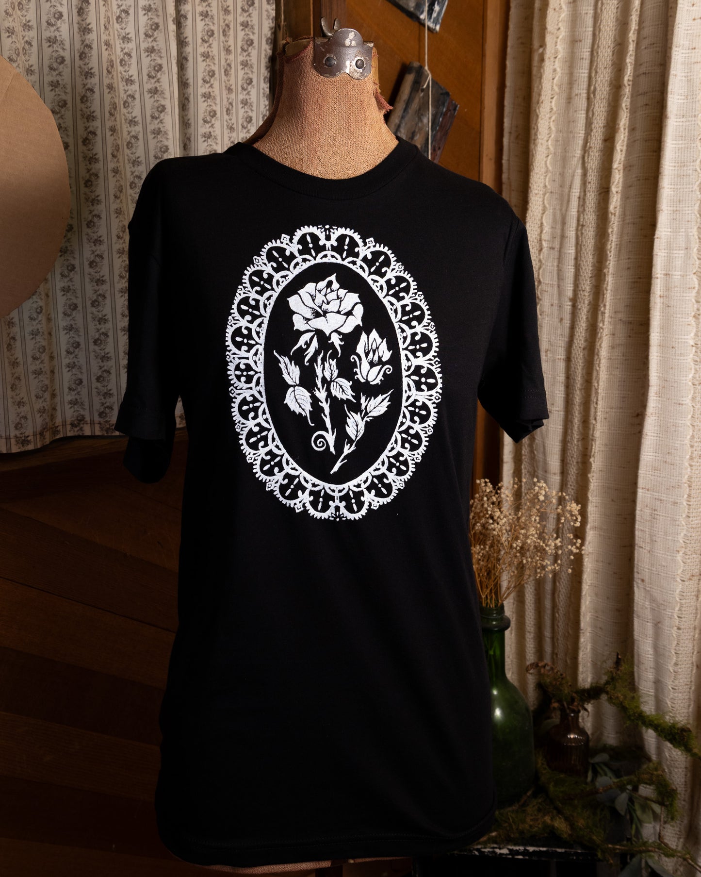 Rose T-Shirt in Pitch Black